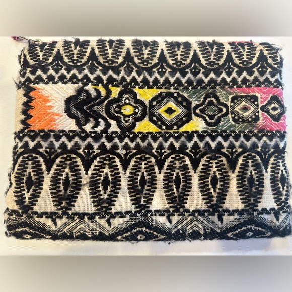 Multicolor Patterned Clutch - Picture 2 of 8